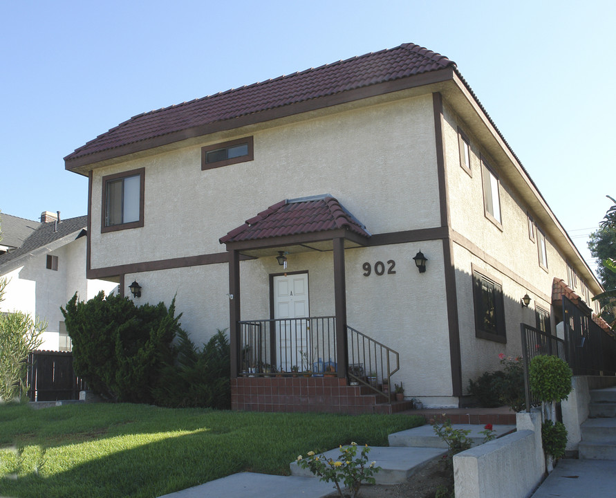 902 N Garfield Ave in Alhambra, CA - Building Photo