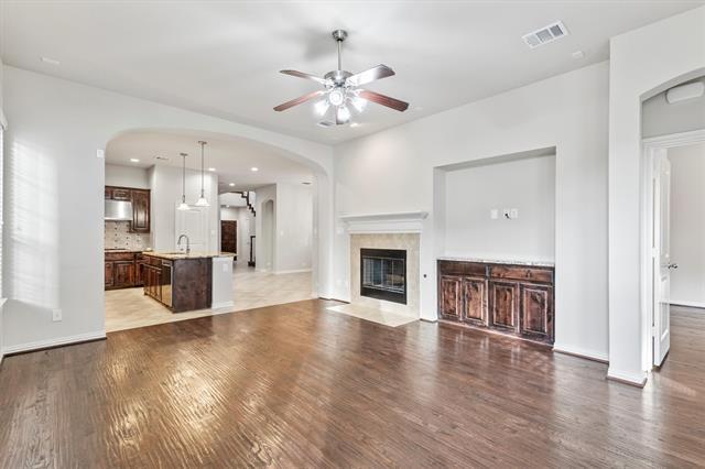 300 Chester Dr in Lewisville, TX - Building Photo - Building Photo