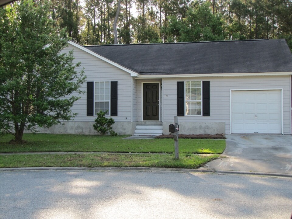 60 Leeward Dr in Savannah, GA - Building Photo