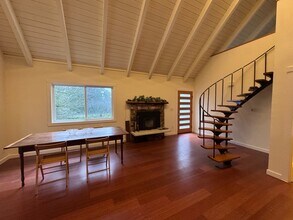 11022 Palisades Ave SW in Vashon, WA - Building Photo - Building Photo