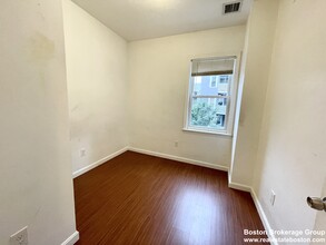 93A Hillside St, Unit #2 in Boston, MA - Building Photo - Building Photo