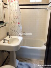 349 Pleasant St in Malden, MA - Foto de edificio - Building Photo