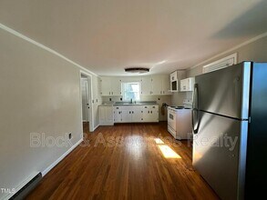 406 S Hughes St in Apex, NC - Building Photo - Building Photo