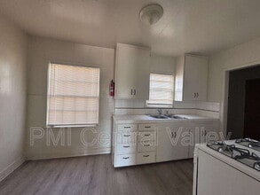 1112 Barberry Ln in Modesto, CA - Building Photo - Building Photo