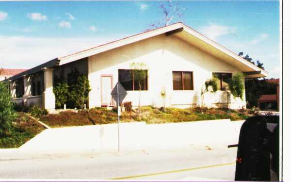 645-651 Kirk Ave in Ventura, CA - Foto de edificio - Building Photo