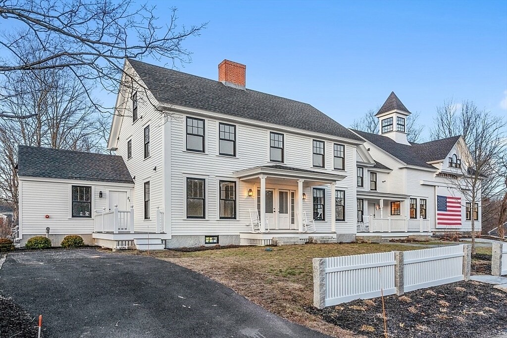21 Bedford Rd in Carlisle, MA - Building Photo