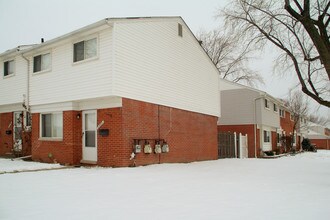 31888 Williamsburg St in St. Clair Shores, MI - Building Photo - Building Photo