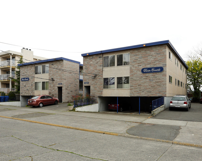 Twin Courts in Seattle, WA - Foto de edificio - Building Photo