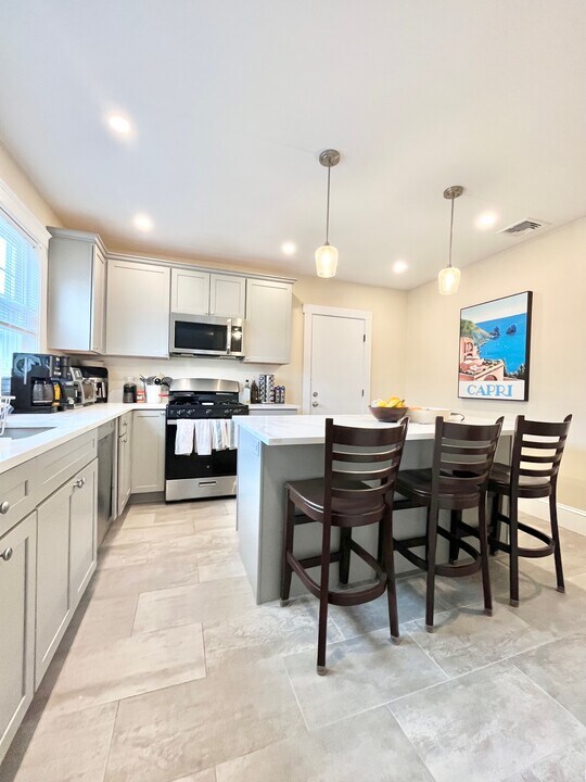 58 Hunnewell Ave, Unit 2 in Boston, MA - Building Photo