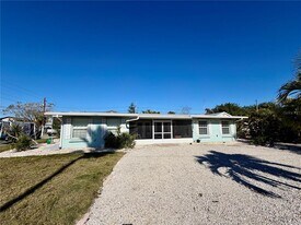 13299 3rd St E in Madeira Beach, FL - Building Photo