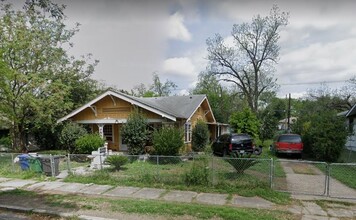 215 Avondale Ave in San Antonio, TX - Building Photo - Building Photo