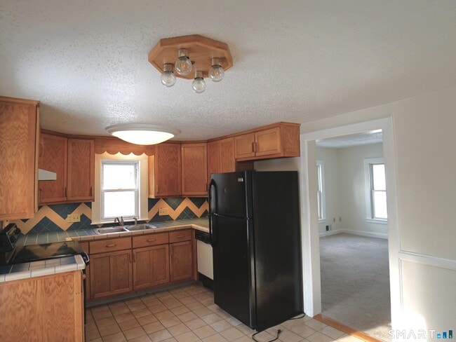 42 Woodbridge St in Manchester, CT - Building Photo - Building Photo