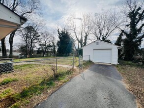 7283 Jackson Ave in Mechanicsville, VA - Foto de edificio - Building Photo