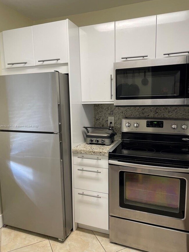 10003 Winding Lake Rd in Sunrise, FL - Building Photo - Building Photo