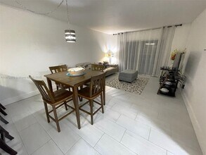 5103 NW 35th St in Lauderdale Lakes, FL - Building Photo - Building Photo