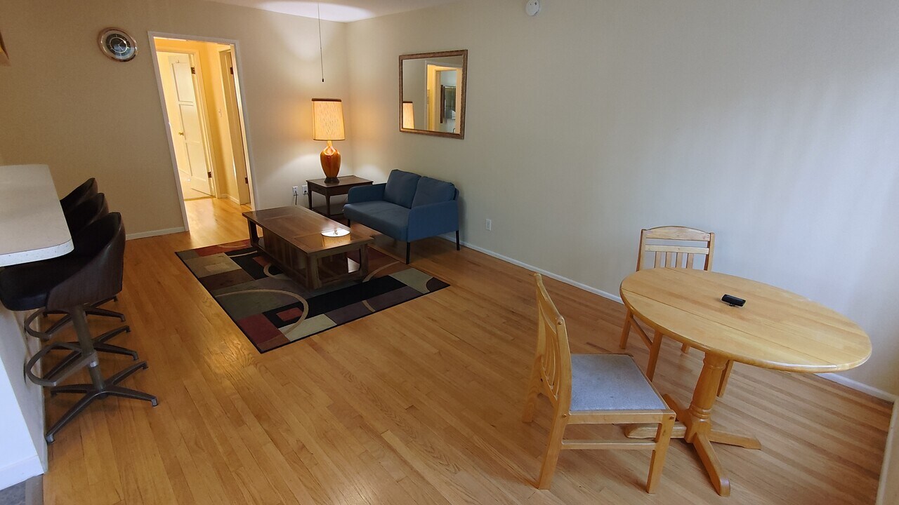 2471 Riverside Pl in Los Angeles, CA - Building Photo