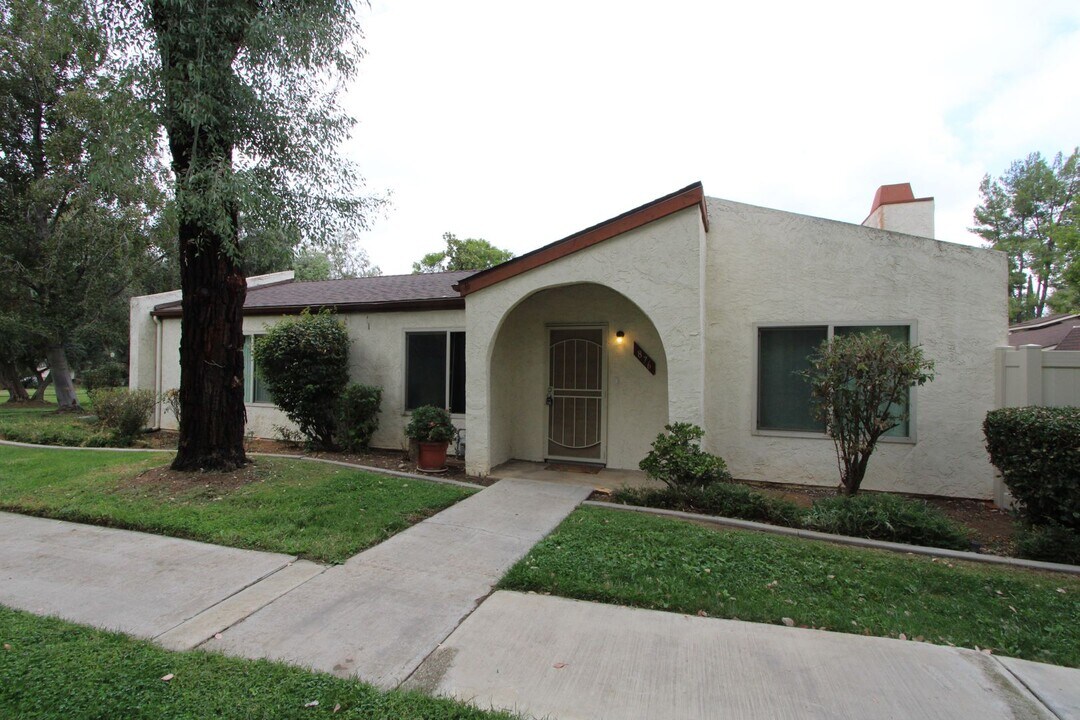 876 Ardmore Cir in Redlands, CA - Building Photo