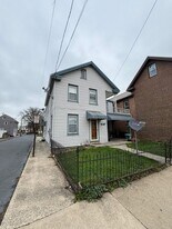 133 E Commerce St in Chambersburg, PA - Building Photo