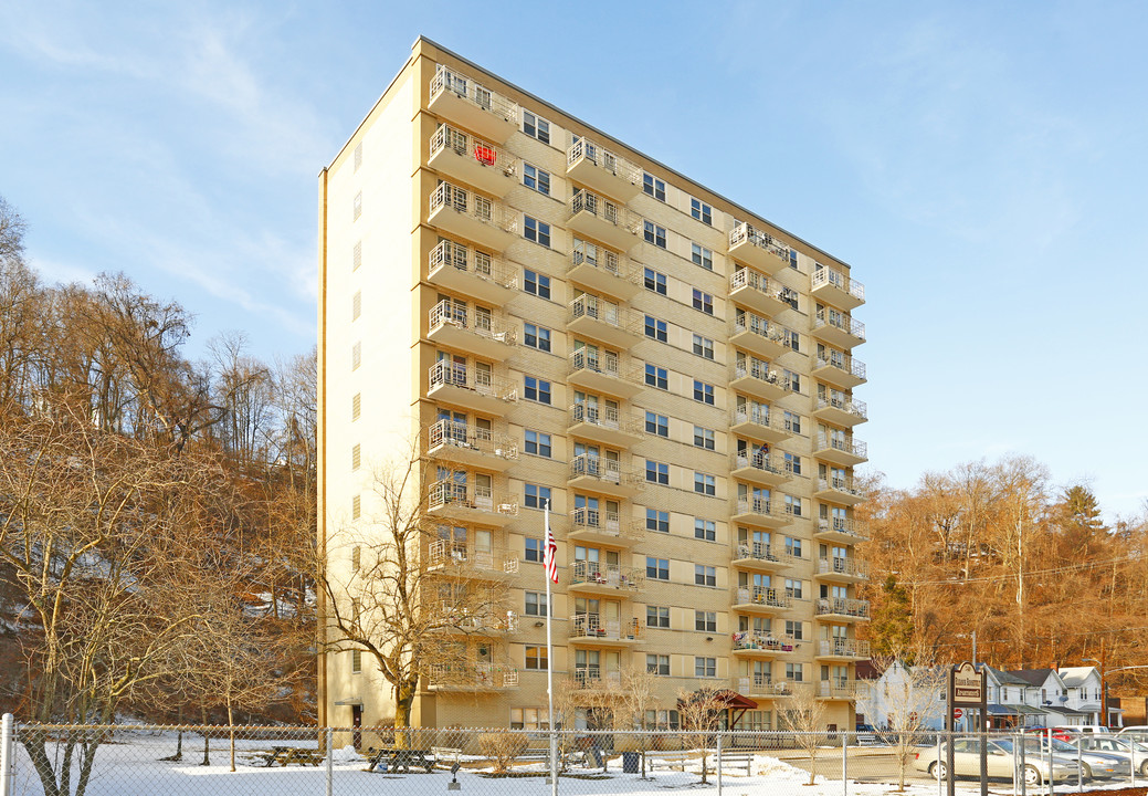 Eleanor Roosevelt Apartments in Aliquippa, PA - Foto de edificio