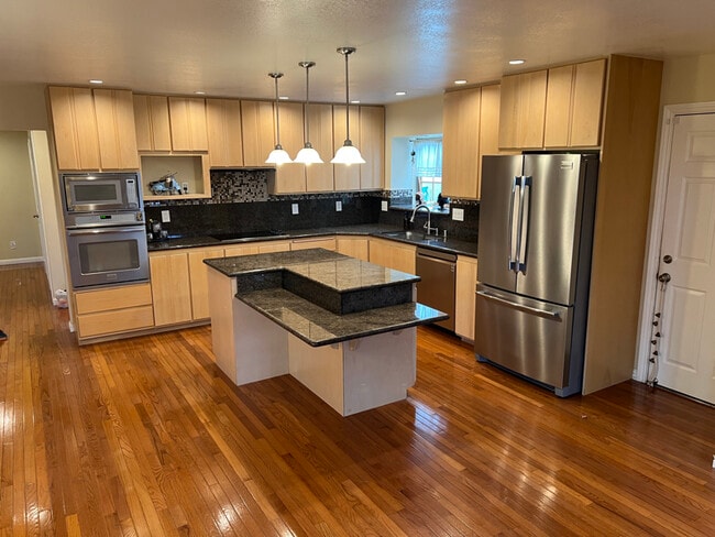 451 Dale Rd in Martinez, CA - Foto de edificio - Building Photo