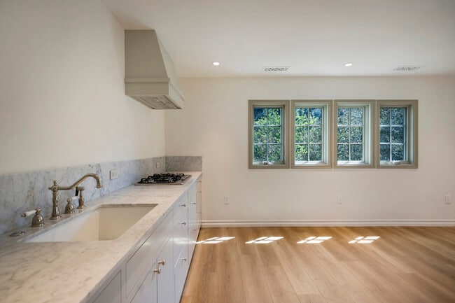 3132 Belden Dr, Unit 3132 in Los Angeles, CA - Foto de edificio - Building Photo