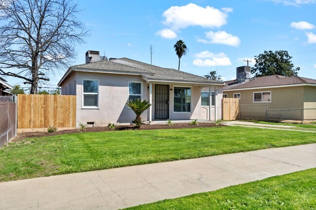 1114 Martin Ave in Fresno, CA - Building Photo - Building Photo