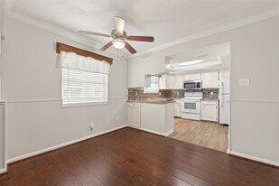 10006 Towne Tower Ln in Sugar Land, TX - Building Photo