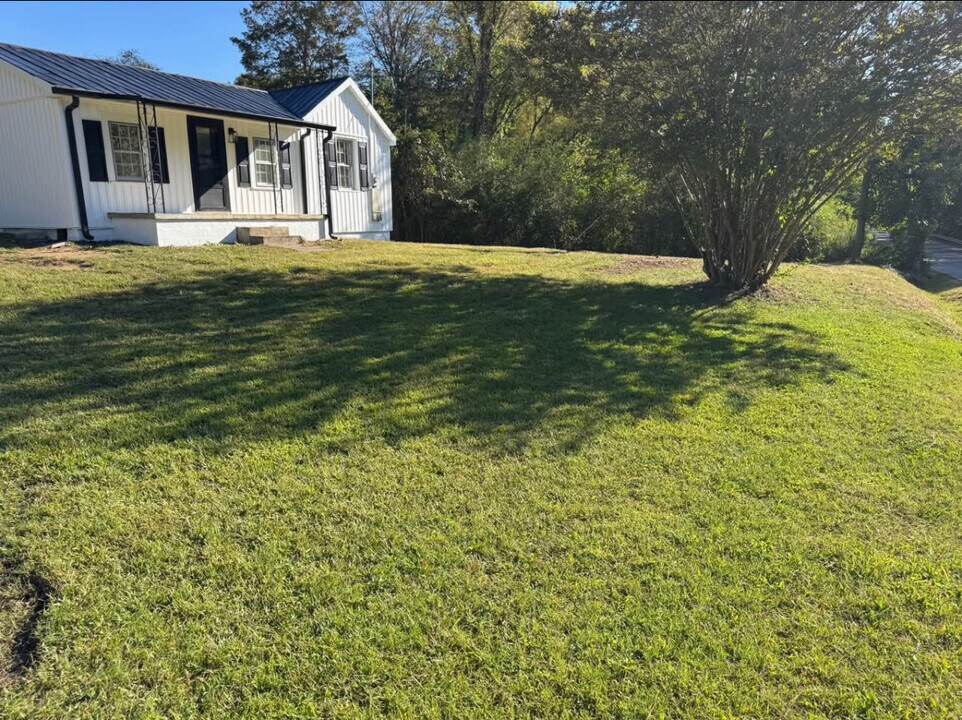 1712 W Brushy Valley Dr in Powell, TN - Foto de edificio