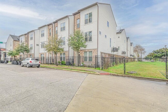 702 Clark St in Houston, TX - Building Photo - Building Photo