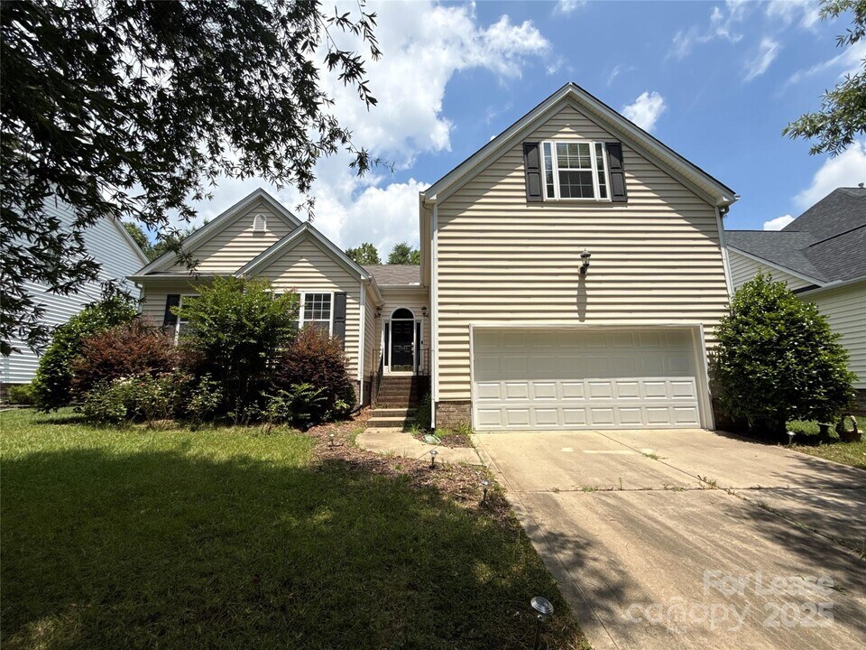 9535 Numenore Dr in Charlotte, NC - Foto de edificio