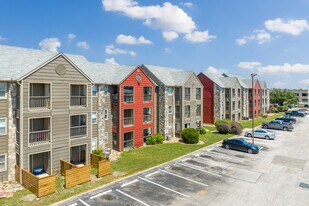 Villa De Oro in San Antonio, TX - Building Photo