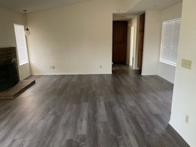 885-887 Douglas Ct in Hemet, CA - Building Photo - Building Photo
