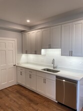 3 Alton Pl, Unit 2 in Brookline, MA - Foto de edificio - Building Photo