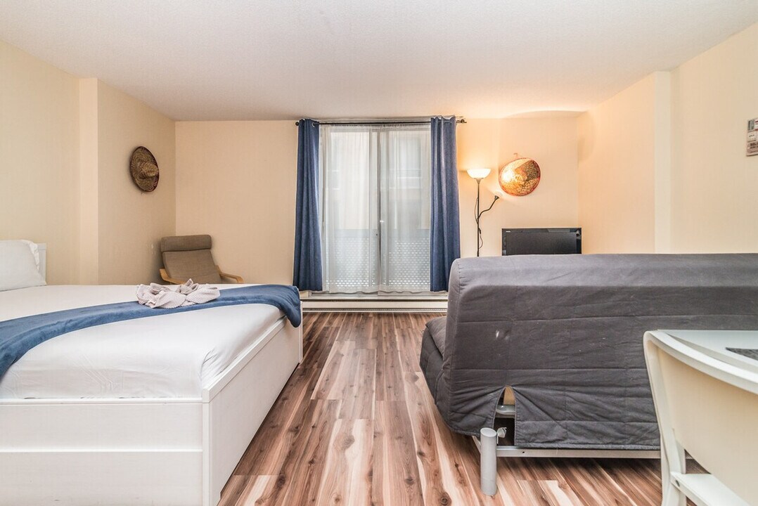 1245 Rue Saint-Dominique in Montréal, QC - Building Photo