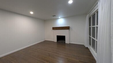 1406 Eastus Dr in Dallas, TX - Building Photo - Building Photo