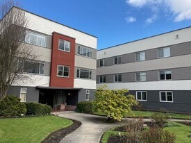 Luxor Manor in Victoria, BC - Building Photo