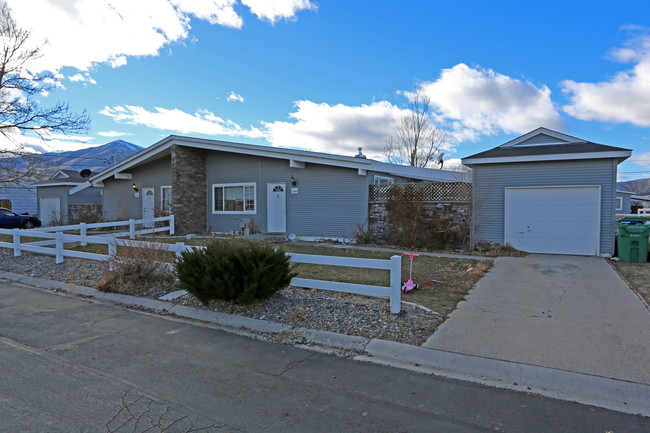 12002 Rocky Mountain St in Reno, NV - Foto de edificio - Building Photo