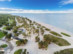 101 Ocean Ln Dr in Key Biscayne, FL - Building Photo - Building Photo