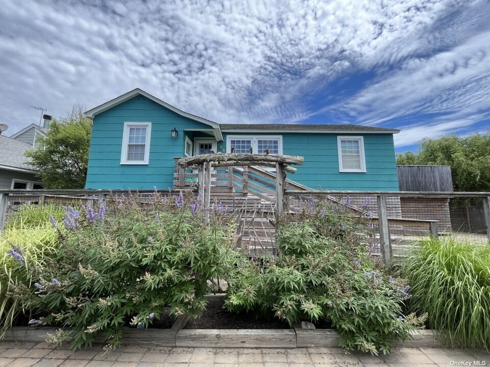 462 Dehnhoff Walk in Ocean Beach, NY - Foto de edificio