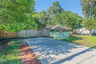 1120 E Minnesota Ave in DeLand, FL - Building Photo - Building Photo