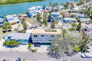 18111 1st St E in Redington Shores, FL - Building Photo