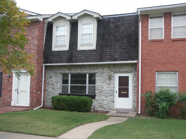 property at 219 W 8th St