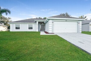 1911 NE 19th Ave in Cape Coral, FL - Building Photo