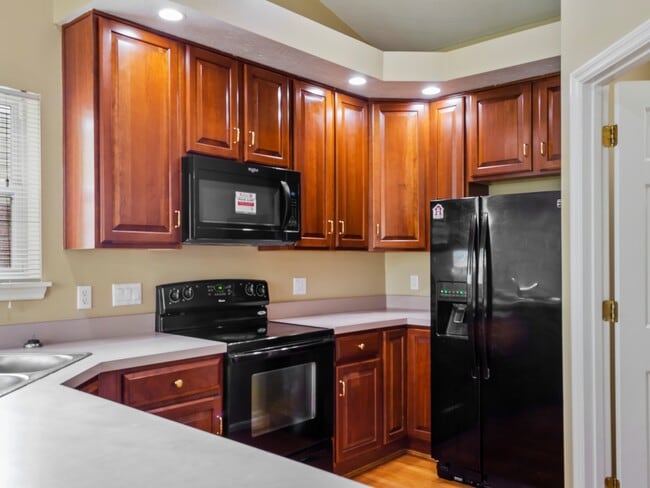 672 E Lake Ln in Cincinnati, OH - Building Photo - Building Photo