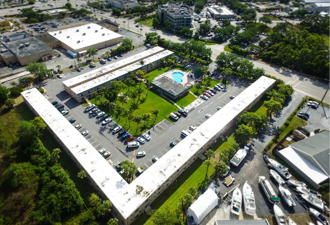 Sierra Condominiums in Stuart, FL - Foto de edificio