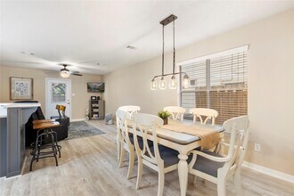 207 Foster St in Tomball, TX - Building Photo - Building Photo