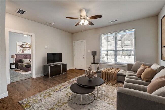 Townhomes at Bluebonnet Trails in Waxahachie, TX - Foto de edificio - Building Photo