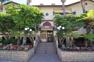 11594 Moorpark St, Unit 205 in Los Angeles, CA - Building Photo