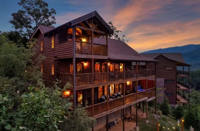 735 Picadilly Ln in Gatlinburg, TN - Building Photo - Building Photo