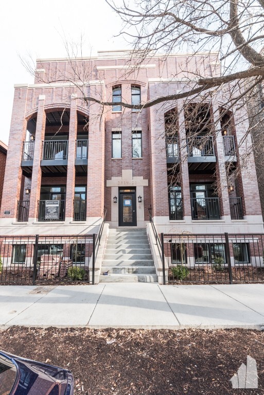 2315 N Southport Ave, Unit 1S in Chicago, IL - Building Photo - Building Photo